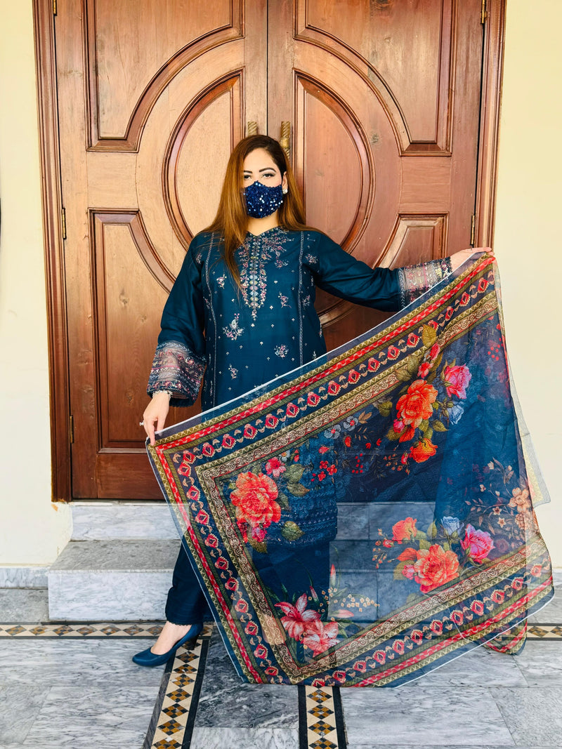 Elegant Embroidered Lawn Fabric Set with Cotton Net Dupatta